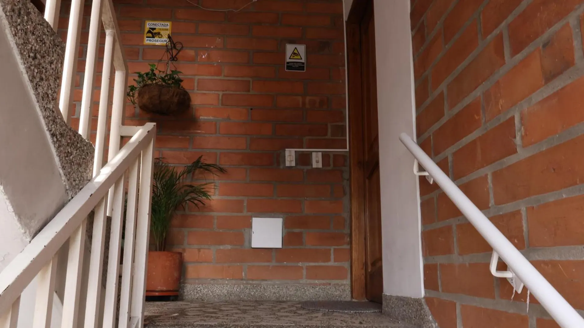 Living Poblado Manila 3029 Habitacion Doble Con Bano Privado Medellin Homestay