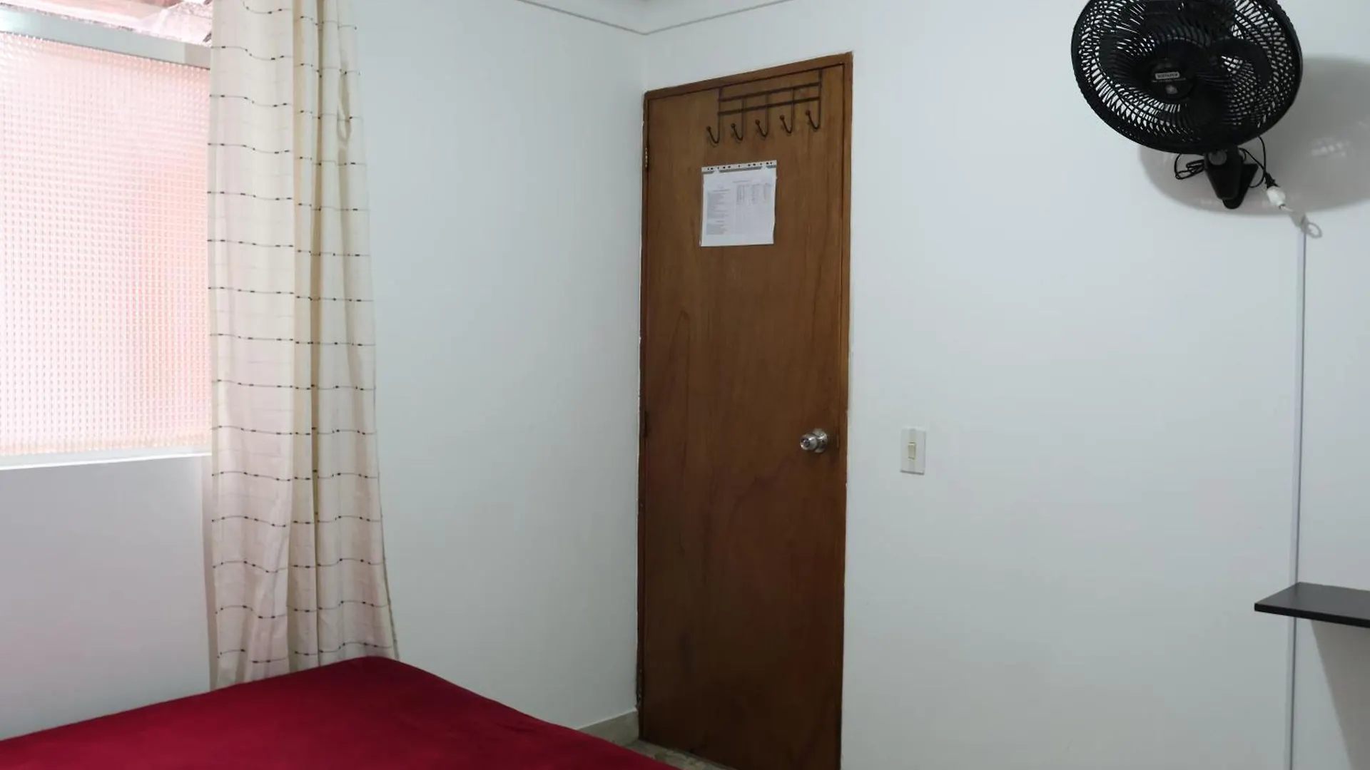 Living Poblado Manila 3029 Habitacion Doble Con Bano Privado Medellin Homestay